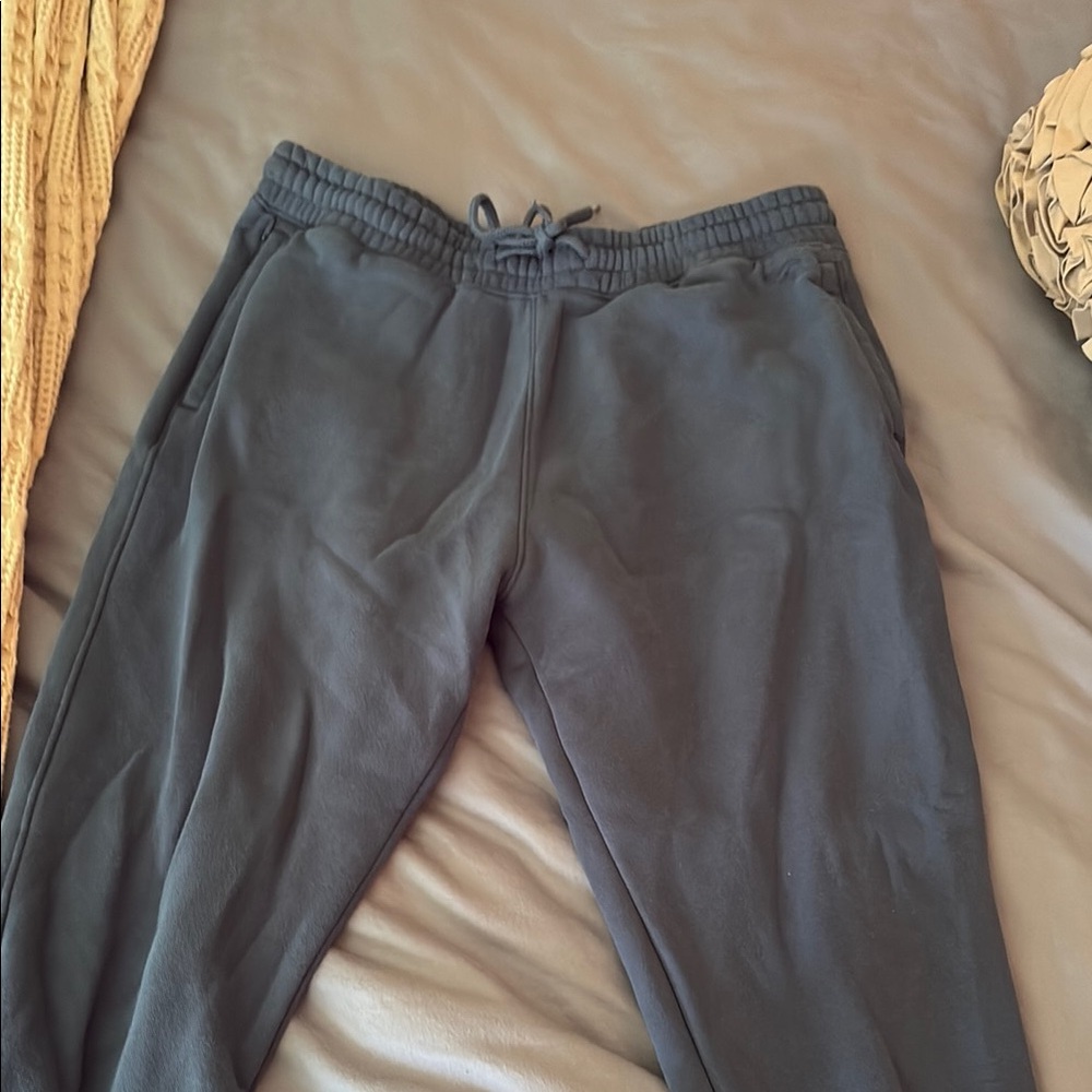 Hollister Black Sweatpants with Elastic Waistband and Tapered Fit